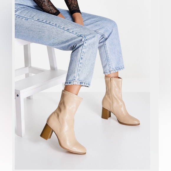 NWT/NIB GLAMOROUS 10 CAMEL/TAN STRETCH Ankle BOOT FAUX LEATHER 2” STACK HEEL - Picture 5 of 7